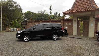 Photos of Rental mobil Mewah Jogja, Sewa Alphard, Vellfire, Camry, Fortuner, Hiace ( www.haniftransport.com )