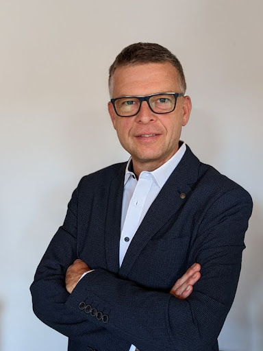 Deutsche Bank Immobilien Uwe Helmrich, selbstständiger Immobilienberater