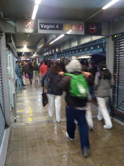 Photos of Estaci&oacute;n Transmilenio Av Jimen&eacute;z Ent Cl 13