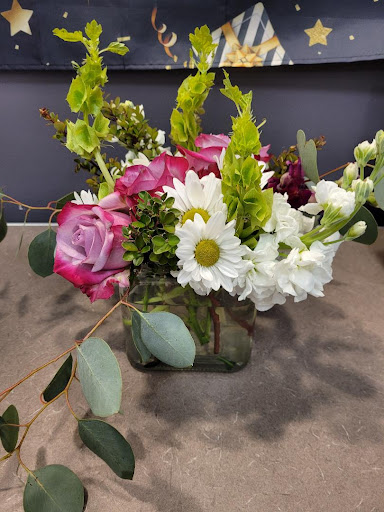 Evergreen and Lily Floral Studio & Gifts - Thumbnail