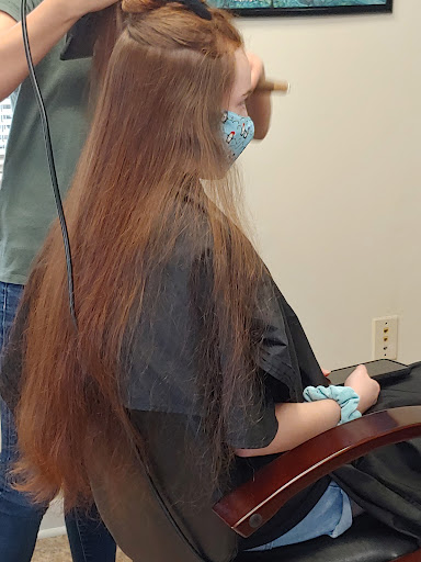 Holly Salon - Thumbnail