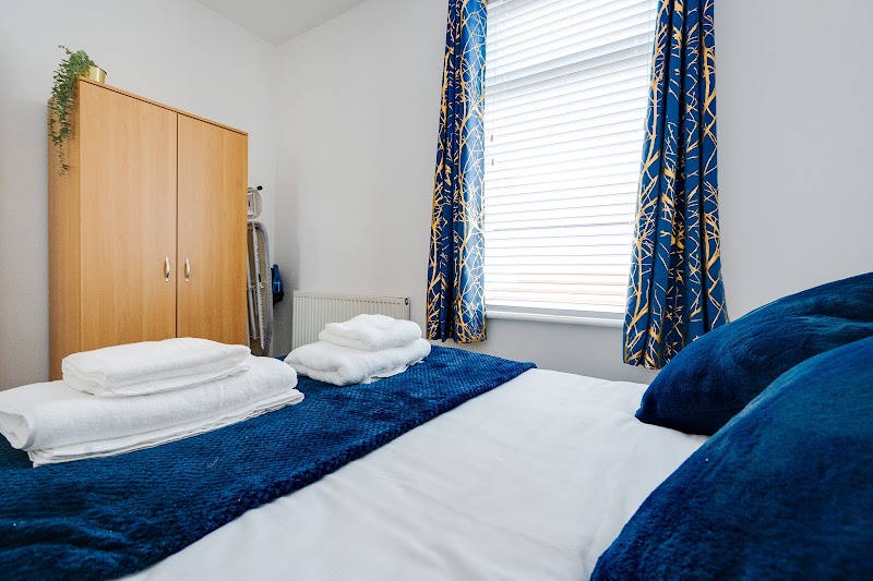 2 Bed Blackpool Laburnum House photo 3