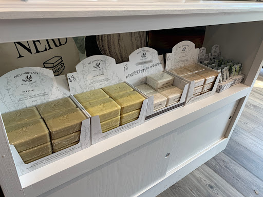 Karly's - Visual
