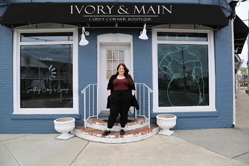 Ivory & Main: The Curvy Corner Boutique