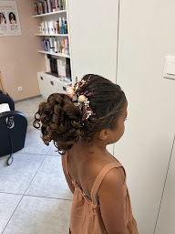 Photo n°5 de Coupe actuelle à Saint-Pierre (Salon de coiffure)