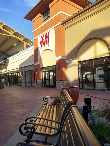 Tejon Outlets - Visual