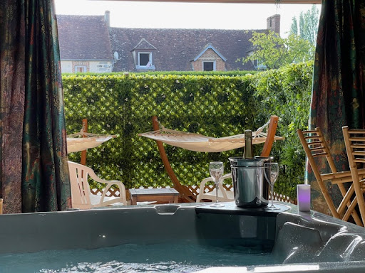 Photo de La Ferme Briarde - Hôtel : suites avec jacuzzi privatif à Chenoise (77160)