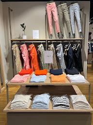 Photo n°3 de CHRISTINE LAURE à Beaucouzé (Magasin de vêtements pour femmes)