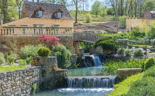 Photo de Camping Le Moulin de Surier - 4 étoiles à Beaumont-du-Périgord (24440)
