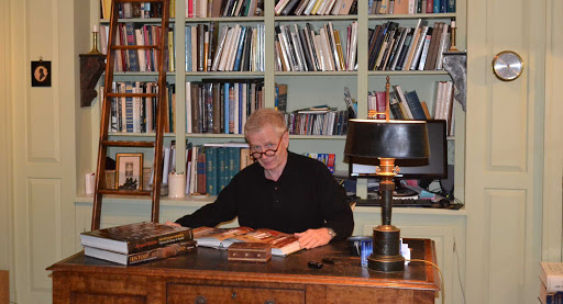 Robert J Riesberg Antiques Gallery - United States
