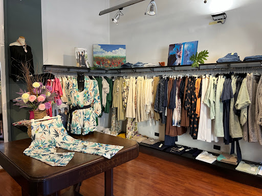 Di più abbigliamento Gallery - Italy