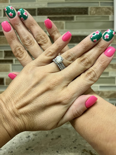 Julie's Nails - Thumbnail
