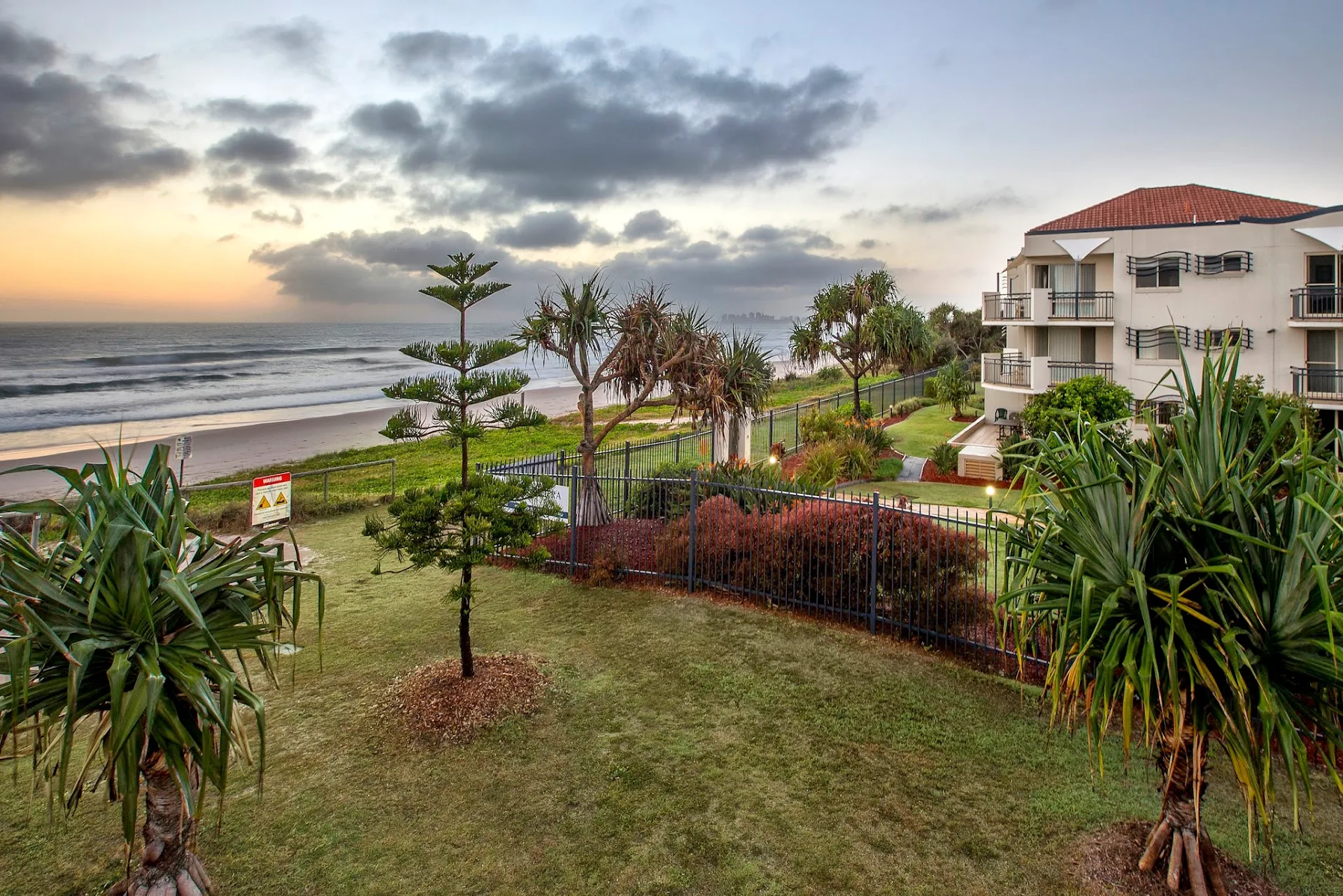 Golden Riviera Beach Resort