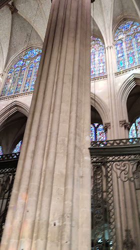 2 Pl. St Michel, 72000 Le Mans