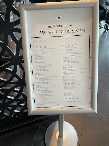 United Polaris Lounge - Thumbnail