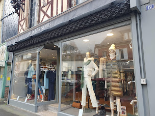 Photo n°1 de Aux Bas Noirs à Pont-l'Évêque (Magasin de vêtements pour femmes)