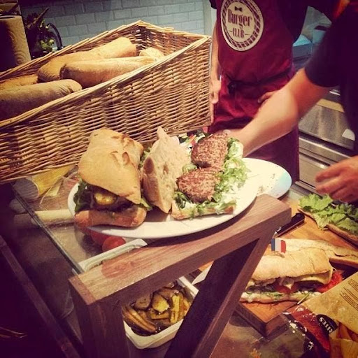 Photo 3 - Burger Club