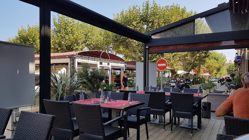 Photo 3 - Burger & Co.
