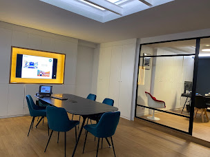 Photo n°22 de Allianz Assurance PARIS PASSY - Ag LACORRE ASSOCIES à Paris (Compagnie d'assurance moto)