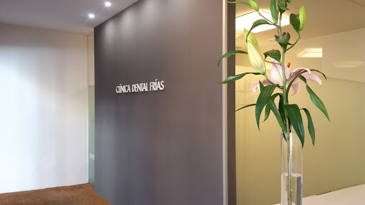 CLÍNICA DENTAL FRÍAS