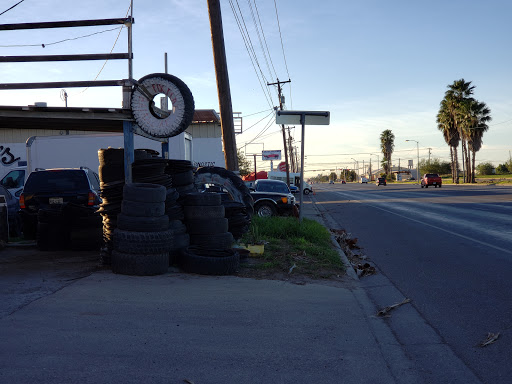 El Gallo Tire Shop Gallery - United States