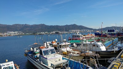 Photos of 훼미리마트 진해속천항점