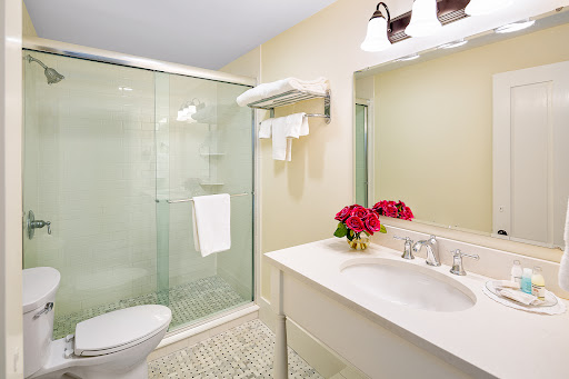 East Wind Inn & Suites - Thumbnail