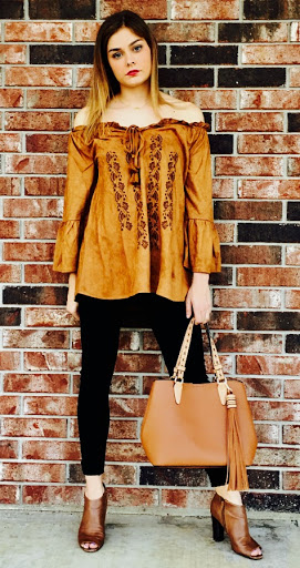 Island Cowgirl Boutique Warehouse - Thumbnail