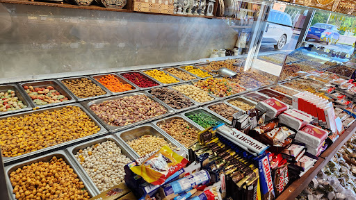 Nuts & Candy - Visual