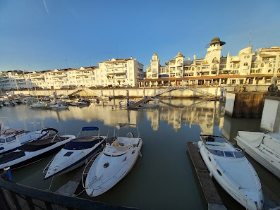 Puerto Gelves C. Teniente Alcalde Rafael Zamora, 3, 41120 Gelves, Sevilla, España
