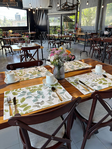Quimera, Restaurant, Coffee & Flower Shop