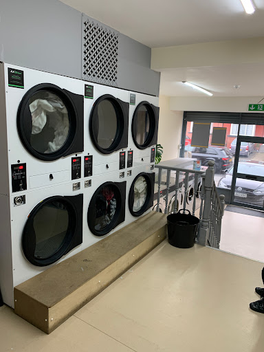 Levy Laundry - Visual