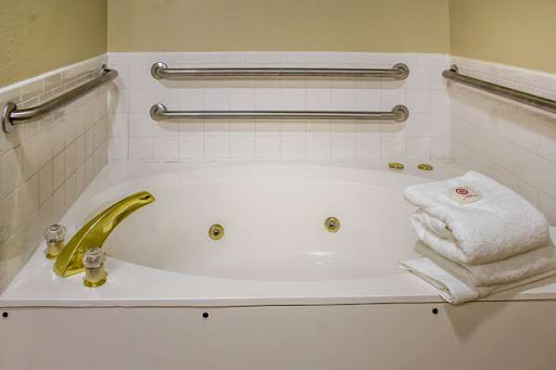 Comfort Inn & Suites Cedar Rapids North - Collins Road - Thumbnail