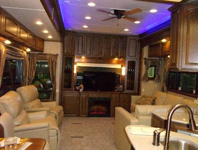 Rolling Retreats RV Sales