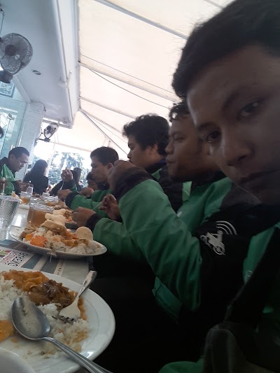 Photos of Haji Baping Gojek/Grab C5