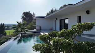 Photo n°27 de Mgv Piscine Beton à Malaucène (Magasin)