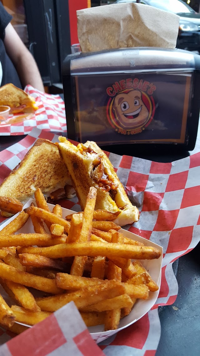 Cheesie's Pub & Grub - Lakeview