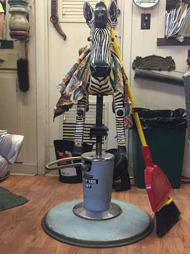 Woody's Way Barber Salon - Thumbnail