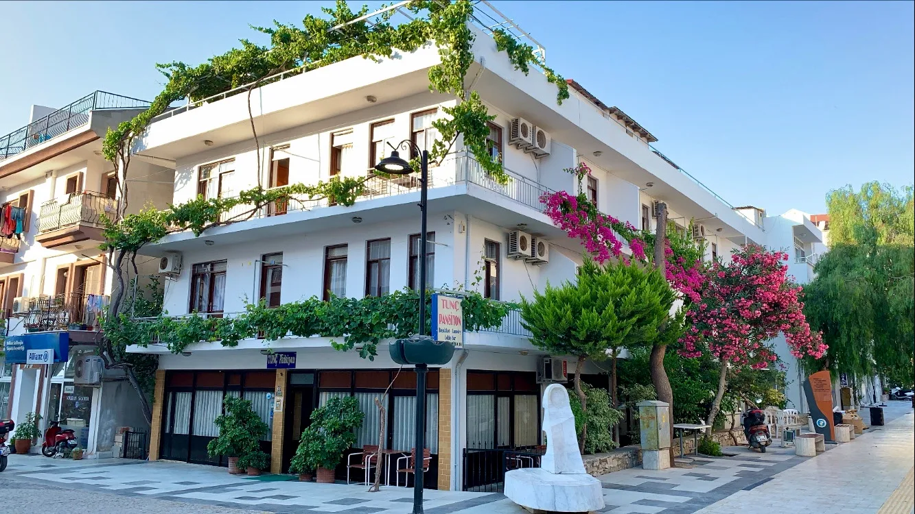 Bronze Pension Datca