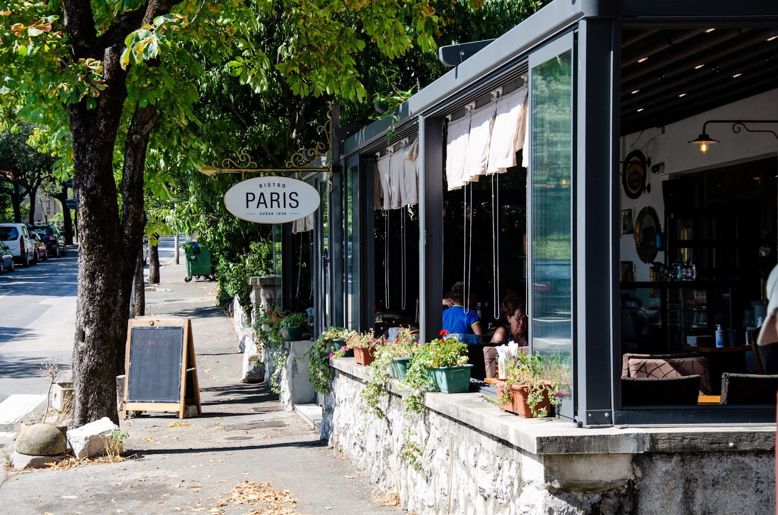 Bistro Paris — photo 1