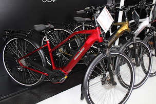 Photo n°33 de Breiz Cycles Dinan, concession Peugeot Motocycles à Quévert (Atelier de réparation de scooters)