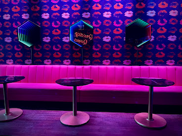 Rick & Roxy's by null