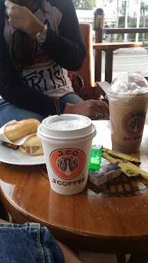 J.CO Green Terrace TMII, Author: tisna se