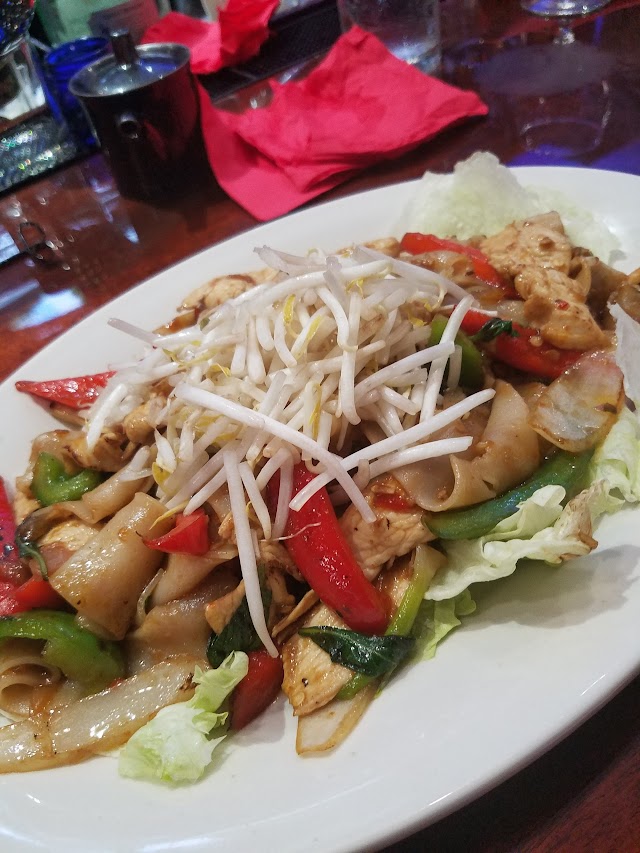 Mama Jee Thai, Sushi & Bar