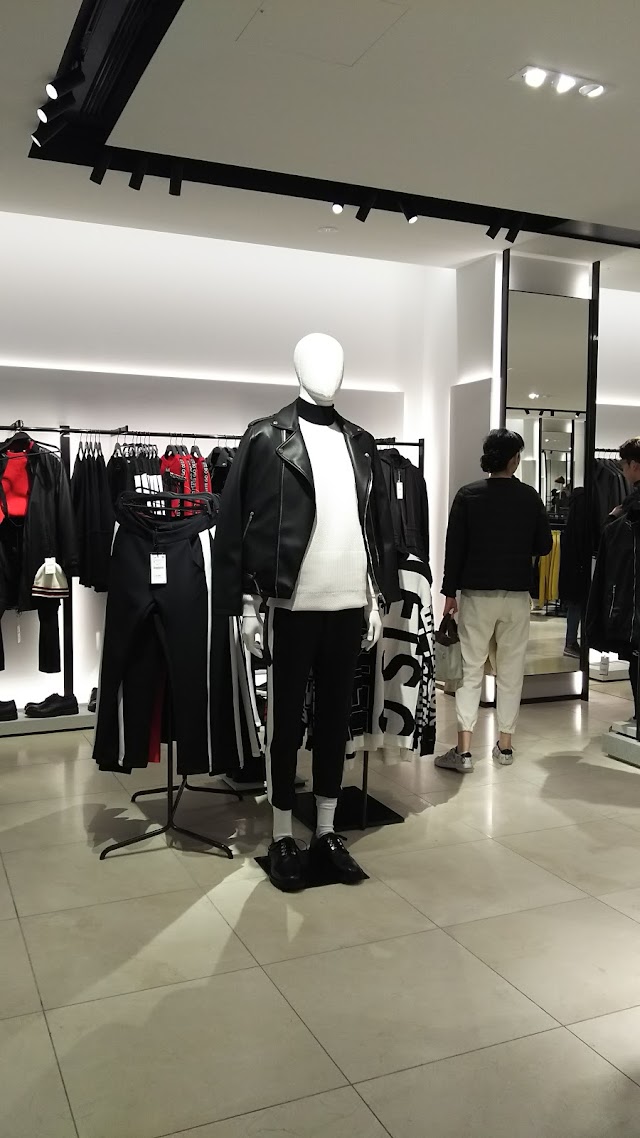 ZARA Osaka Shinsaibashisuji