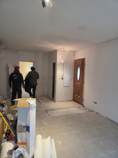 Photo de Mr Cazeneuve couvreur zingueur plaquiste peintre à Mérignac (33700)
