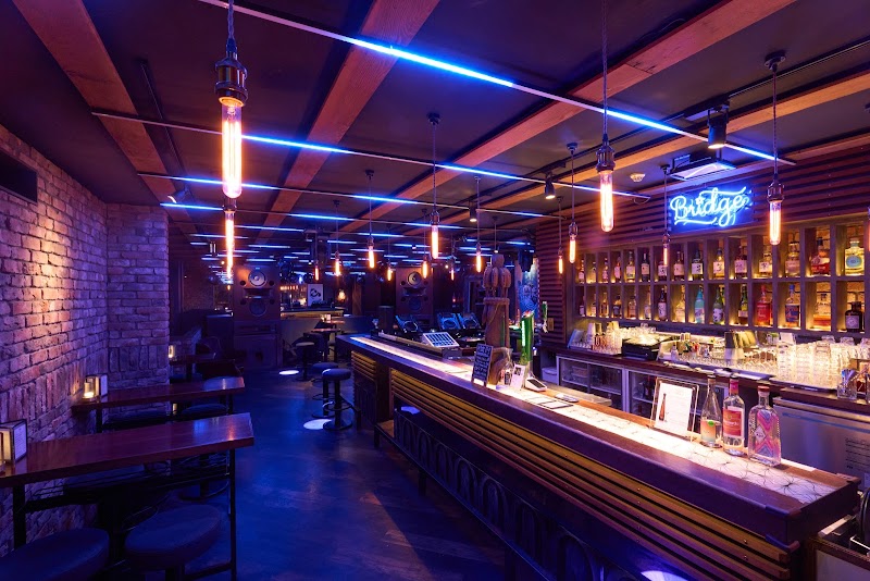 DJ BAR Bridge SHINJUKU / DJ バー ブリッジ 新宿