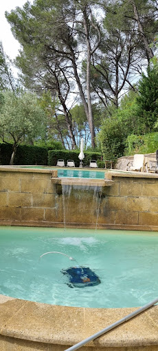 Photo de Bourgeois Piscines Etudes et Construction à Rousset (13790)