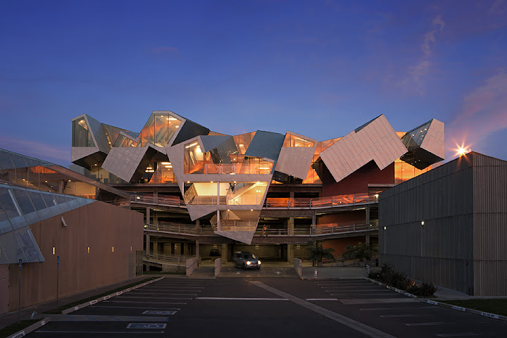 Eric Owen Moss Architects by null