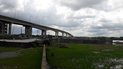 Photos of Dapdapia bridge